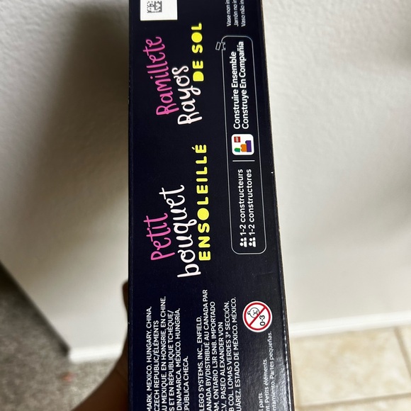 LEGO Botanicals Petite Sunny Bouquet Building Toy - DIY Floral Arrangement - Picture 3 of 4